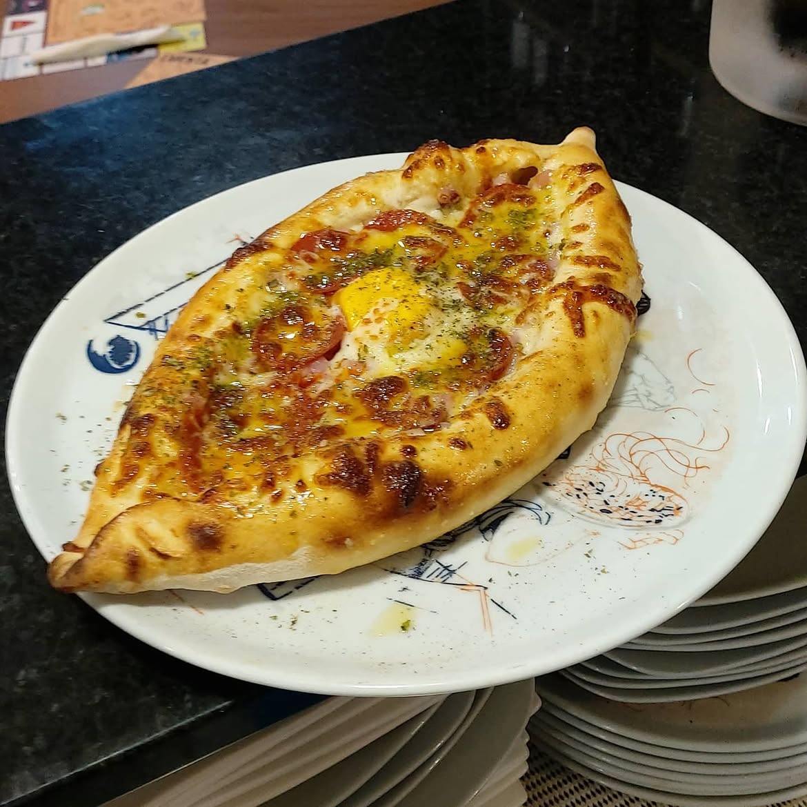 Pizza barca com ovo